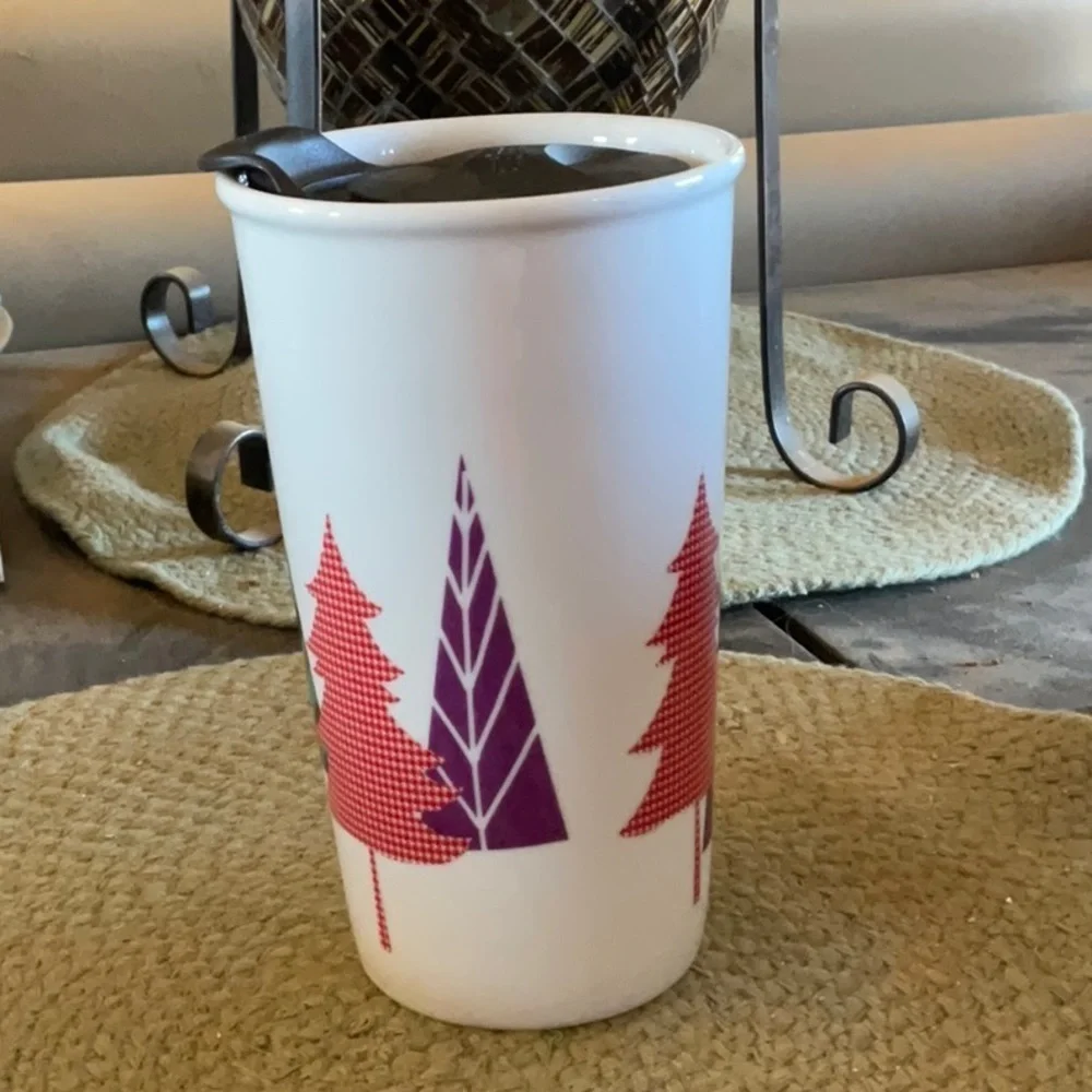 Starbucks travel mug. 2017 Christmas with lid. 11oz